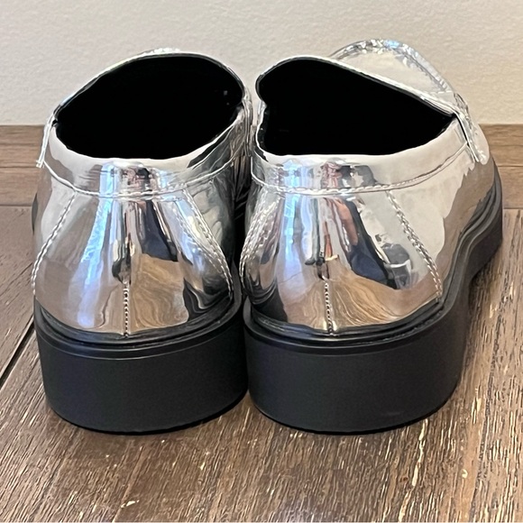 NWOT Worthington Silver Penny Loafers Womens size 9 - Picture 8 of 11